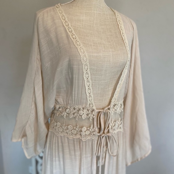 Boho kimono in beige with lace detailing! Size M never been worn! - Picture 6 of 6